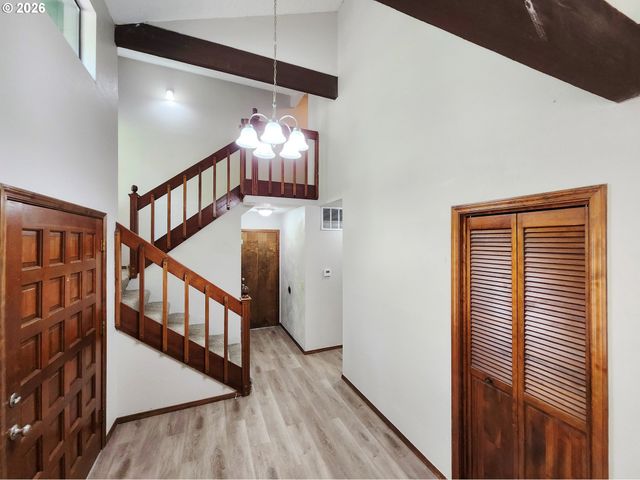 8768 Sw IROQUOIS Dr, Tualatin, OR 97062