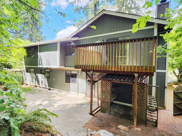 8768 Sw IROQUOIS Dr, Tualatin, OR 97062