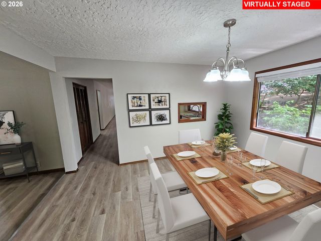8768 Sw IROQUOIS Dr, Tualatin, OR 97062