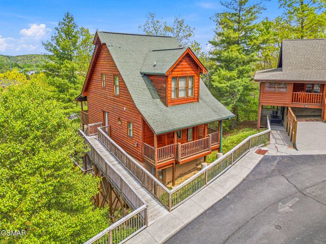 442 Big Bear Way, Pigeon Forge, TN 37863