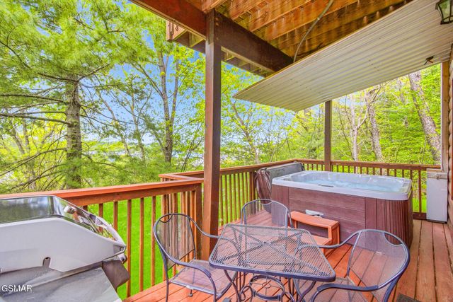 442 Big Bear Way, Pigeon Forge, TN 37863