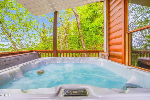 442 Big Bear Way, Pigeon Forge, TN 37863
