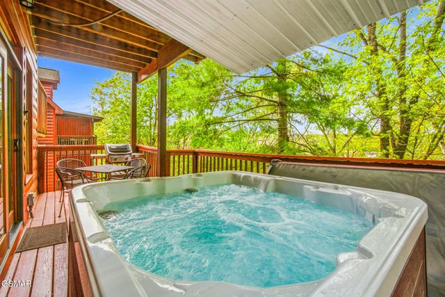 442 Big Bear Way, Pigeon Forge, TN 37863