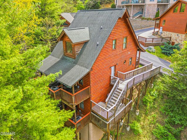 442 Big Bear Way, Pigeon Forge, TN 37863