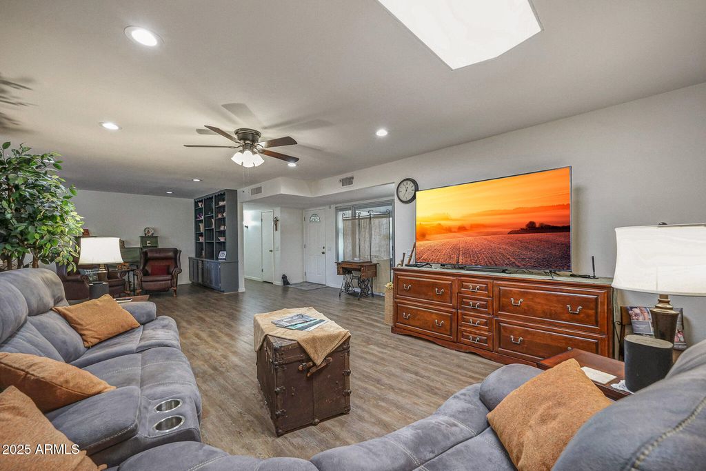17427 N LINDGREN Avenue, Sun City, AZ 85373 — photo 3