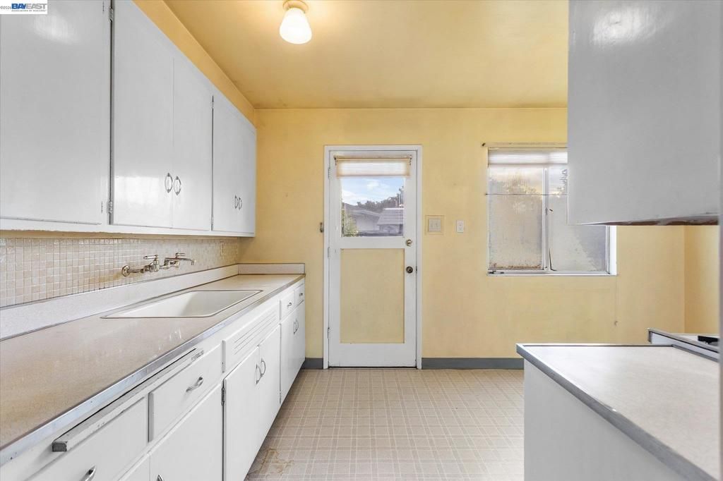 Image 2 of property listing at 26350 Stryker St, Hayward, CA 94545