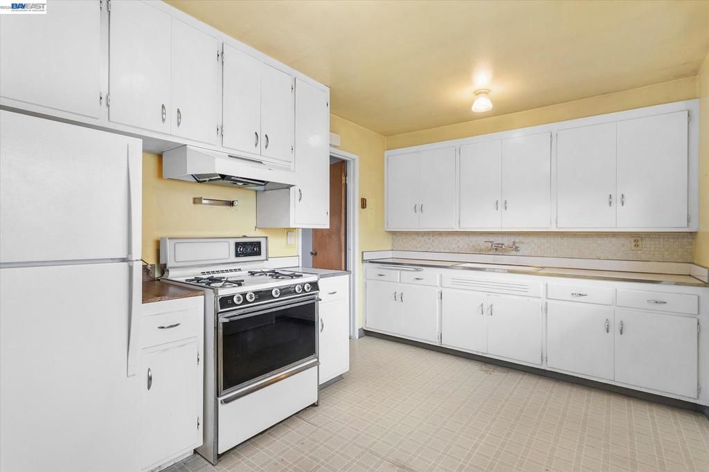 Image 3 of property listing at 26350 Stryker St, Hayward, CA 94545