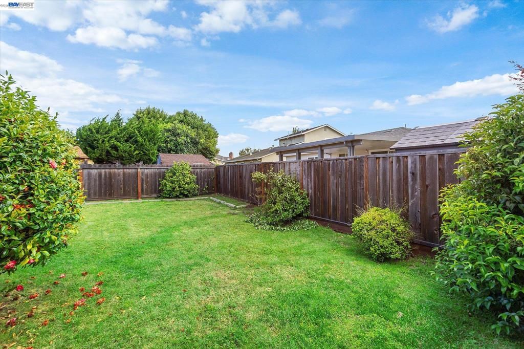 Image 6 of property listing at 26350 Stryker St, Hayward, CA 94545