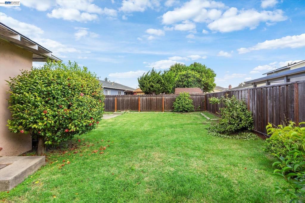 Image 7 of property listing at 26350 Stryker St, Hayward, CA 94545