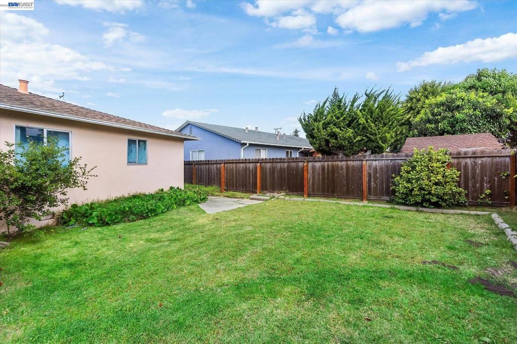 Image 8 of property listing at 26350 Stryker St, Hayward, CA 94545