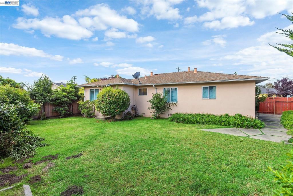 Image 9 of property listing at 26350 Stryker St, Hayward, CA 94545