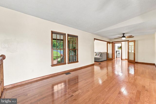 149 KING DAVID DR, Linden, VA 22642