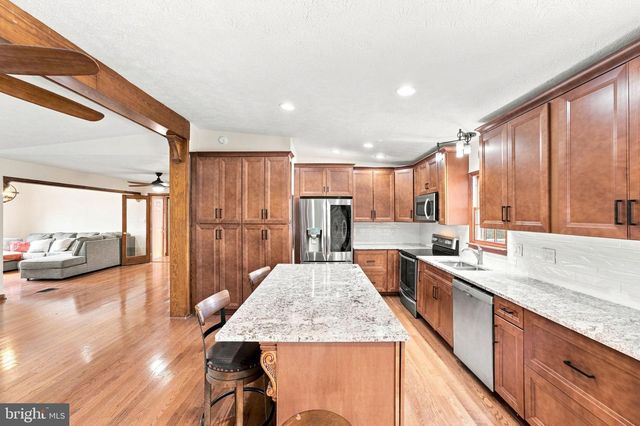 149 KING DAVID DR, Linden, VA 22642