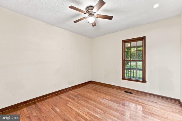 149 KING DAVID DR, Linden, VA 22642