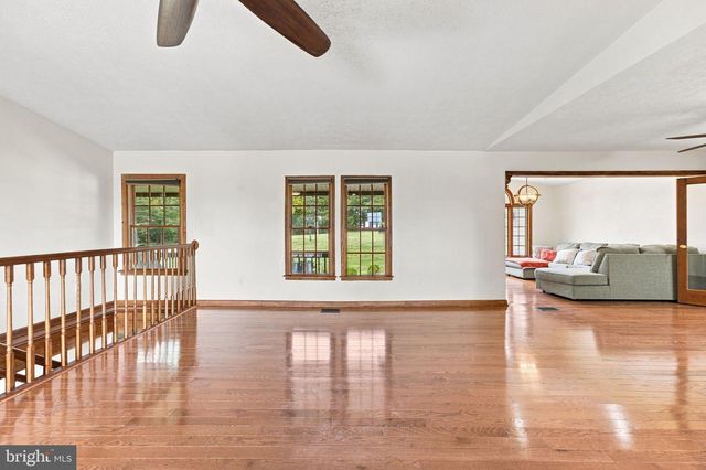 149 KING DAVID DR, Linden, VA 22642