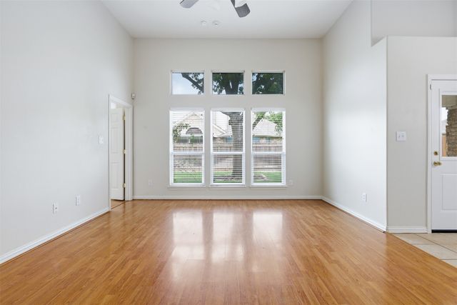 6109 Gillispie Drive, Fort Worth, TX 76132