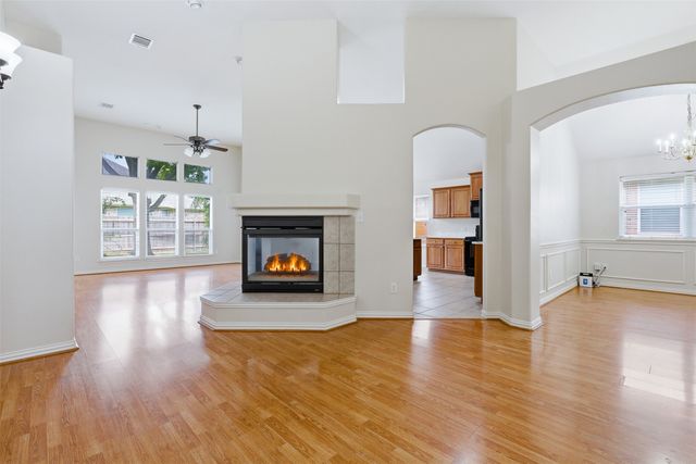 6109 Gillispie Drive, Fort Worth, TX 76132