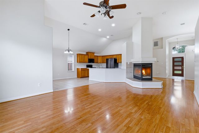 6109 Gillispie Drive, Fort Worth, TX 76132