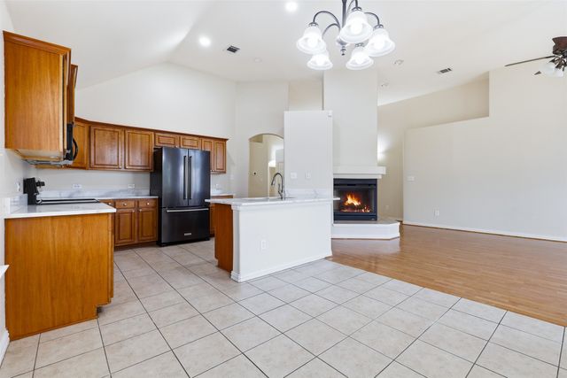 6109 Gillispie Drive, Fort Worth, TX 76132