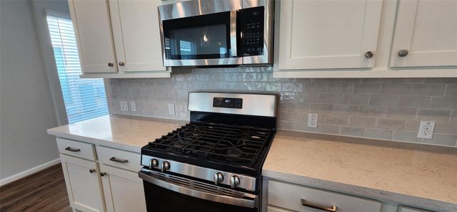 348 Banyon DR, Liberty Hill, TX 78642