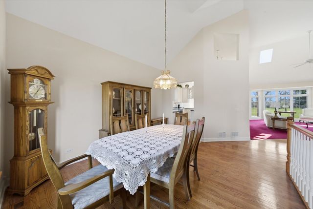 8839 S 83rd Avenue, Hickory Hills, IL 60457