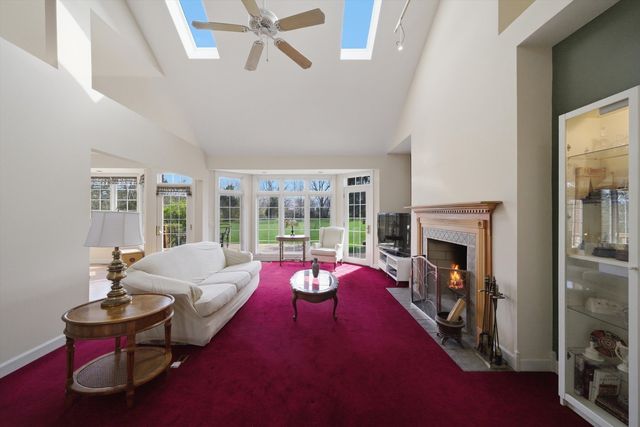 8839 S 83rd Avenue, Hickory Hills, IL 60457