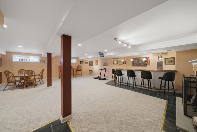 8839 S 83rd Avenue, Hickory Hills, IL 60457