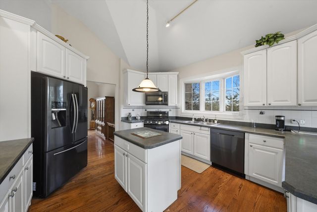 8839 S 83rd Avenue, Hickory Hills, IL 60457