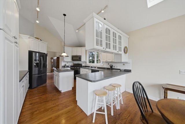 8839 S 83rd Avenue, Hickory Hills, IL 60457