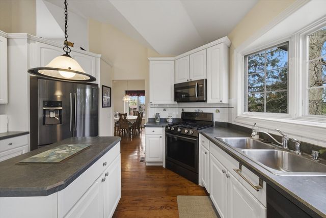 8839 S 83rd Avenue, Hickory Hills, IL 60457