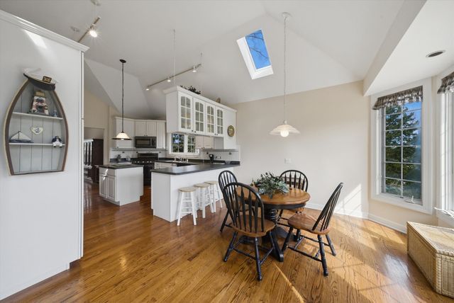 8839 S 83rd Avenue, Hickory Hills, IL 60457