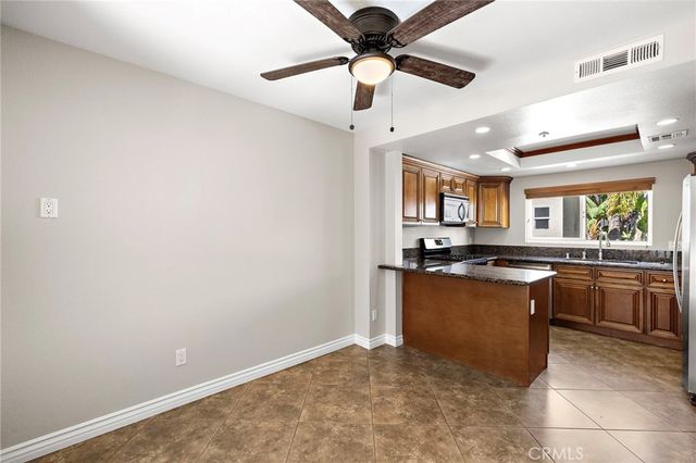 1940 Maple Avenue 111, Costa Mesa, CA 92627