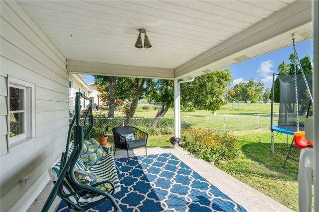 2601 Teresa Dr SW, Cedar Rapids, IA 52404