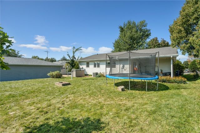 2601 Teresa Dr SW, Cedar Rapids, IA 52404