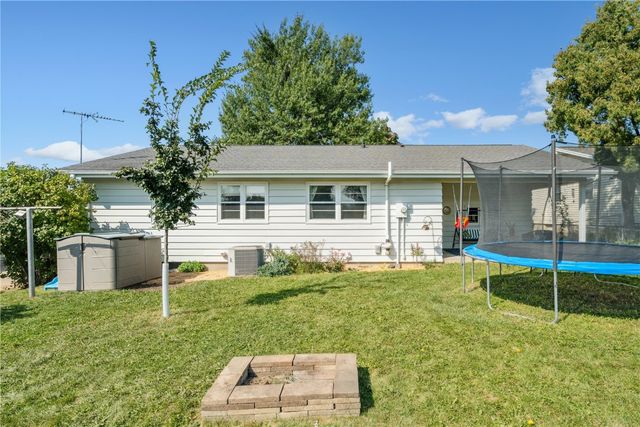 2601 Teresa Dr SW, Cedar Rapids, IA 52404