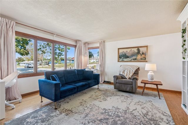 2601 Teresa Dr SW, Cedar Rapids, IA 52404