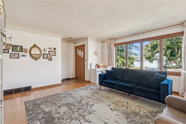 2601 Teresa Dr SW, Cedar Rapids, IA 52404