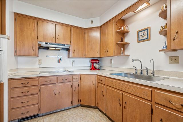 2601 Teresa Dr SW, Cedar Rapids, IA 52404