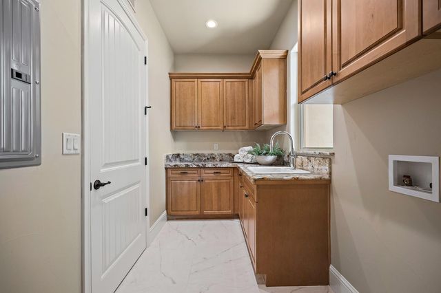 4748 W Alluvial Avenue, Fresno, CA 93722