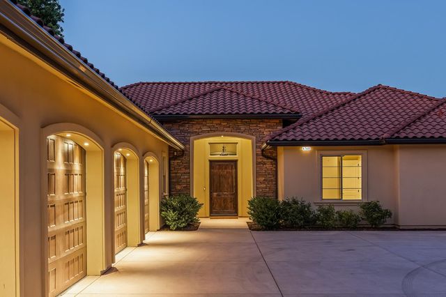 4748 W Alluvial Avenue, Fresno, CA 93722