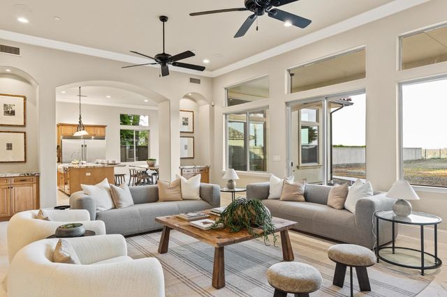 4748 W Alluvial Avenue, Fresno, CA 93722