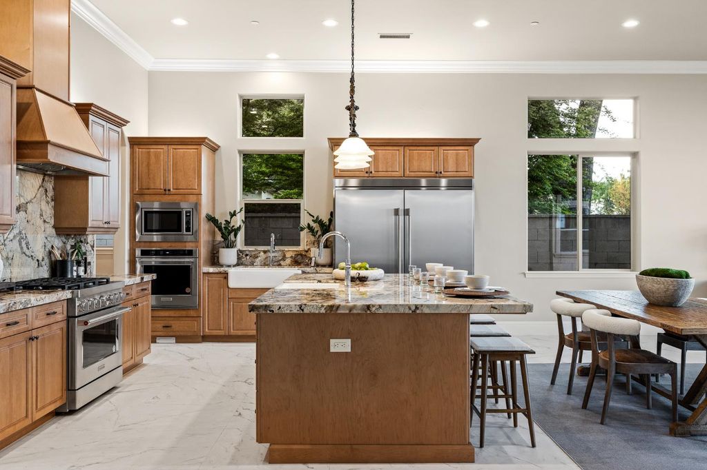 Image 10 of property listing at 4748 W Alluvial Avenue, Fresno, CA 93722