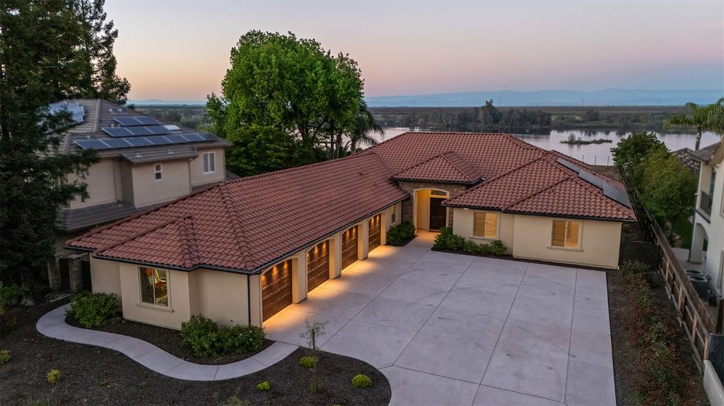 Image 2 of property listing at 4748 W Alluvial Avenue, Fresno, CA 93722