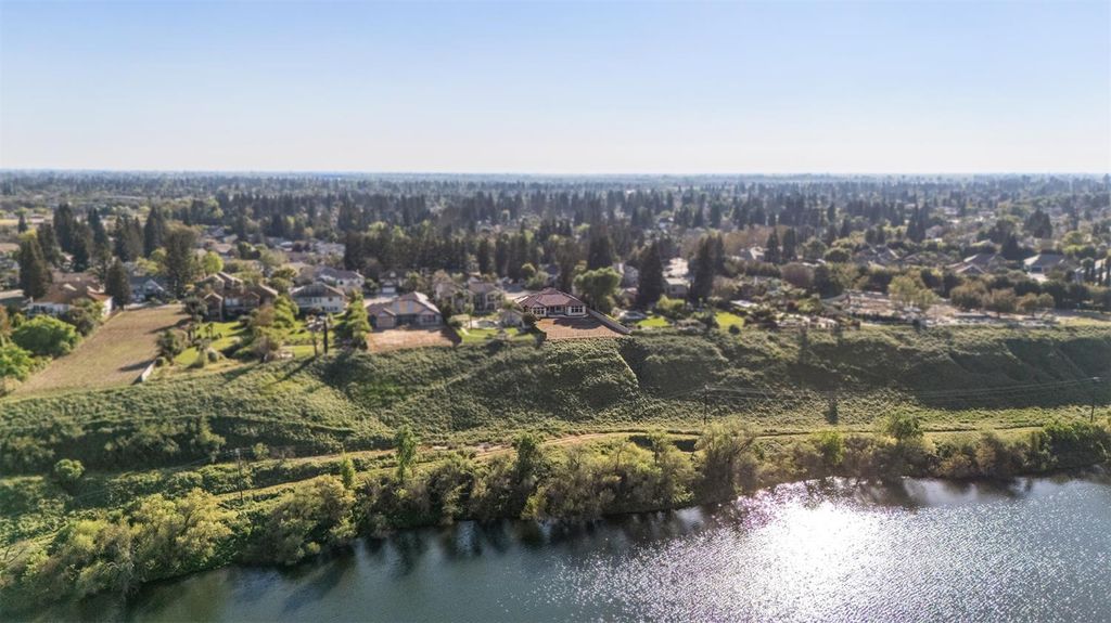 Image 4 of property listing at 4748 W Alluvial Avenue, Fresno, CA 93722