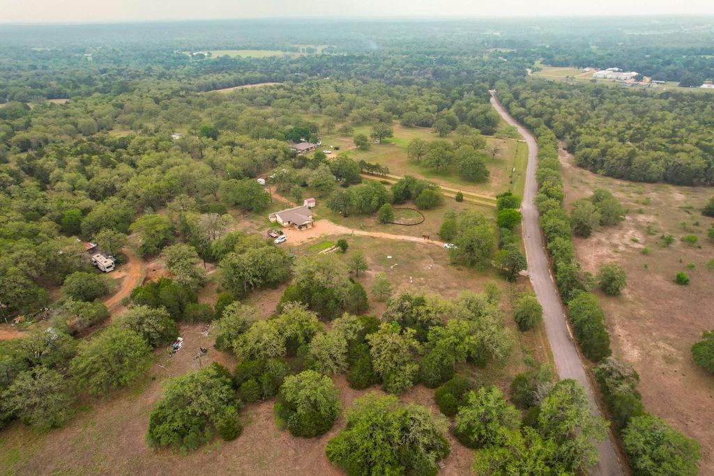 326 Zapalac RD, Smithville, TX 78957