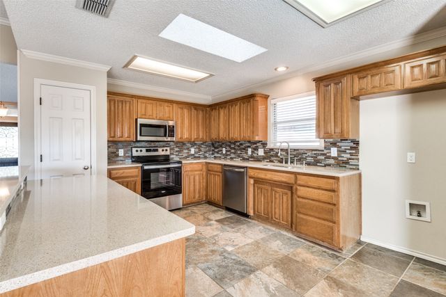 6804 Glen Dale Drive, Arlington, TX 76017