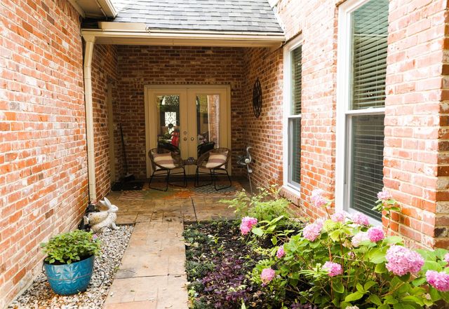 6822 Meadow Road, Dallas, TX 75230
