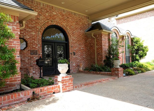 6822 Meadow Road, Dallas, TX 75230