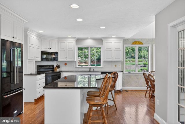1961 GLENDOWER DR, Lancaster, PA 17601