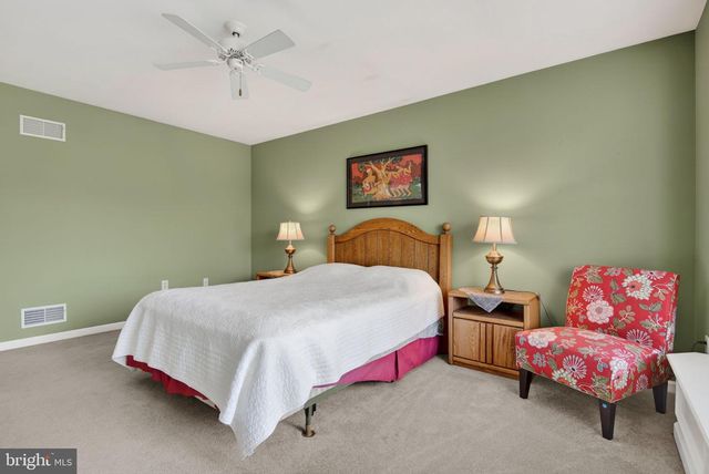 1961 GLENDOWER DR, Lancaster, PA 17601